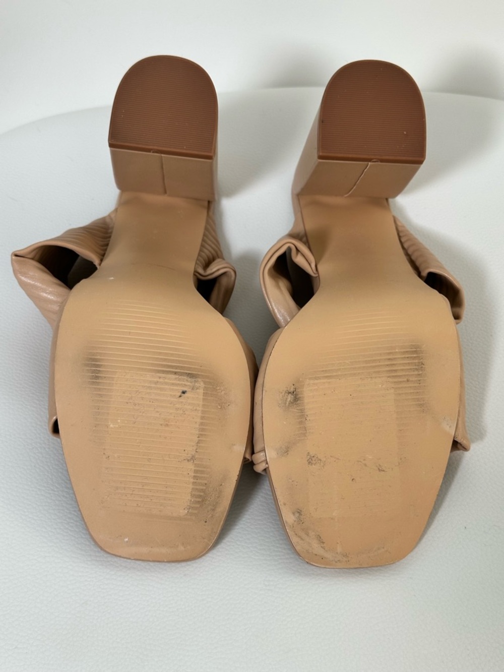 DV by Dolce Vita Women’s Emeley Tan Quilted Block Square Toe Sandal Mules 7.5 M - Picture 8 of 9